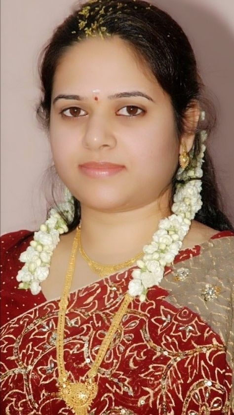 South Indian Natural Beauty, Marriage Girl, Beautiful Horses Photography, Tuesday Quotes, Indian Bridal Photos, Indian Natural Beauty, Lovely Photo, Arab Women, Beautiful Smile Women