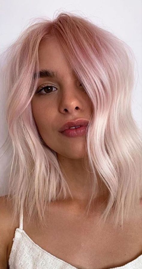 Ashy Highlights, Hairstyles Festival, Highlights Diy, Dark Silver Hair, Silver Hair Shampoo, Silver Hair Color Ideas, Silver Blue Hair, Pink Short Hair, Festival Hairstyles