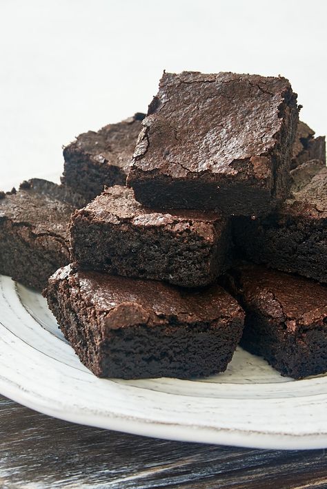 Dark Cocoa Powder Brownies are amazingly rich, dense, and fudgy. A full-on chocolate experience for even the biggest chocolate cravings! Dark Cocoa Brownies, Brownie Recipe With Cocoa, Cocoa Powder Brownies, Cocoa Powder Recipes, Cocoa Brownies, Fudgy Brownie Recipe, Chocolate Fan, Big Chocolate, Fudgy Brownie