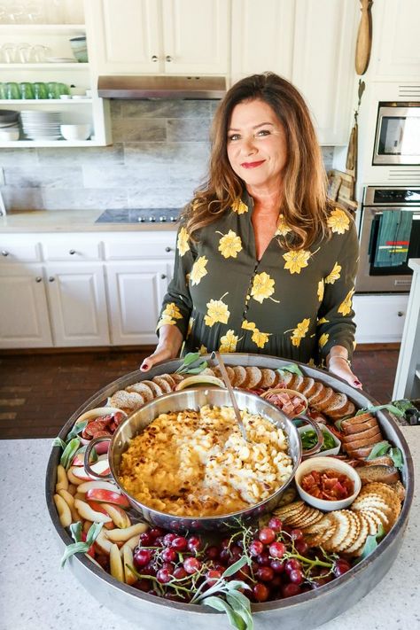 Dinner Boards, Macaroni And Cheese Dinner, Party Boards, Dinner Board, Charcuterie Meats, Charcuterie Ideas, Cheese Dinner, Potato Bar, Sleepover Birthday