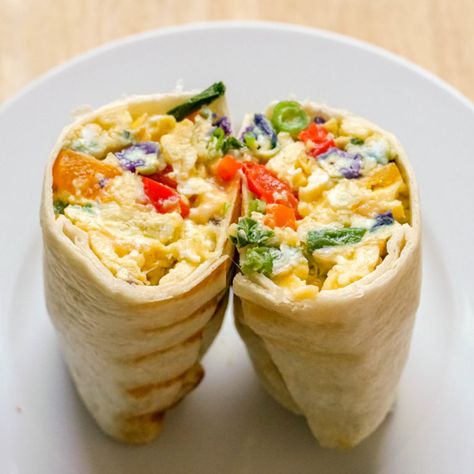 Simple Veggie Breakfast Burritos Worth Waking Up For - Workweek Lunch Easy Hummus Recipe, Breakfast Burritos Recipe, Veggie Breakfast, Breakfast Burrito, Freezer Breakfast, Breakfast Tacos, Breakfast On The Go, Vegetarian Breakfast, Breakfast Burritos