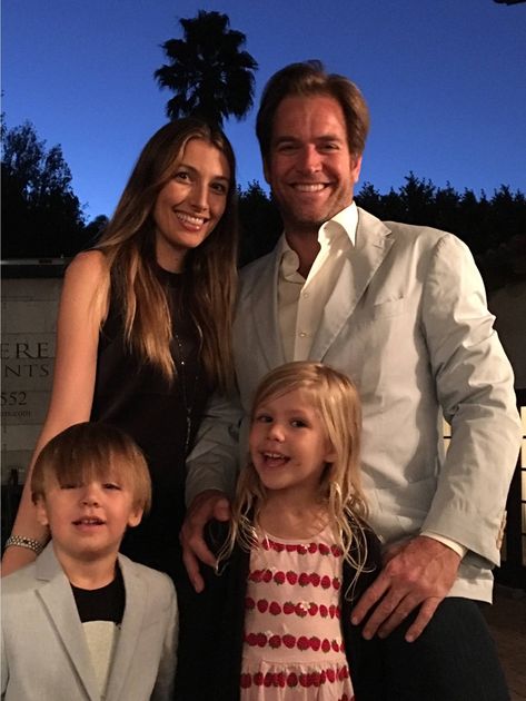 Michael Weatherly with his wife and kids in 2017. Michael Weatherly Family, Michael Weatherly Wife, Ncis Characters, Gibbs Ncis, Ncis Stars, Ncis Cast, Michael Weatherly, Mark Harmon, Better Man