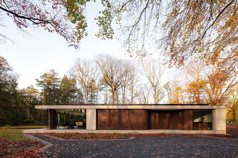 powerhouse company completes linear stone villa in the netherlands with central courtyard Ground House, Walled Courtyard Garden, Slope House, Walled Courtyard, Roof Edge, Van Damme, Built In Furniture, House Exteriors, Courtyard Garden