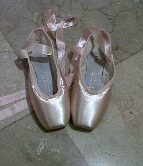 Pink Ballet Shoes, Desain Buklet, Ballet Beauty, Dr Shoes, Ballet Core, Pretty Ballerinas, Marina And The Diamonds, Ballet Beautiful, Pointe Shoes