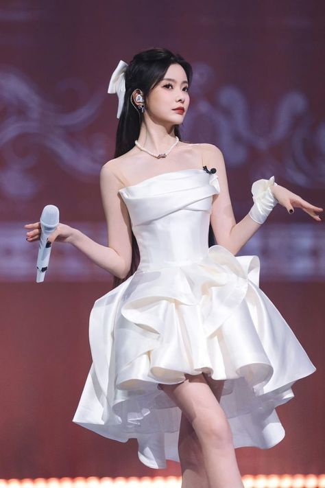 White Stage Outfits, Chen Zhuoxuan, College Girl Outfits, Kpop Dress, 파티 드레스, Fashion Sketches Dresses, Sketches Dresses, Performance Dresses, Prom Dress Inspiration