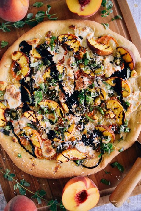 Grilled Peach Pizza, Peach Pizza Goat Cheese, Pear Pizza Goat Cheese, Pizza With Peaches, Goat Cheese Flatbread Pizza, Peach Pizza Recipe, Summer Pizza Recipes, Fruit Flatbread, Honey Goat Cheese Pizza