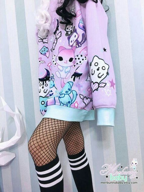 #wattpad #no-fico fotinhas kawaii que a baby tem no celular Kawaii Fits, Pastel Goth Aesthetic, Gothic Mode, Aesthetic Hoodies, Pastel Goth Outfits, Estilo Harajuku, Kawaii Pastel Goth, Goth Outfit, Pastel Girl