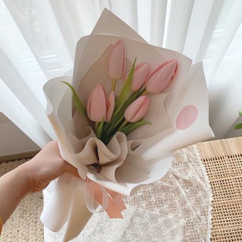 Flowers 🌺 on Twitter: "… " Boquette Flowers, Flowers Bouquet Gift, Flower Therapy, Flowers For You, Luxury Flowers, Spring Aesthetic, Pink Tulips, Tulips Flowers, Love Flowers