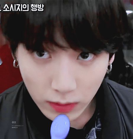 ¿Por qué es tan lindo?. Jungkook Eating, Eyes Gif, Jeongguk Jeon, Doe Eyes, 1 September, Jungkook Selca, Kpop Meme, Jeon Jeongguk, Jungkook Aesthetic