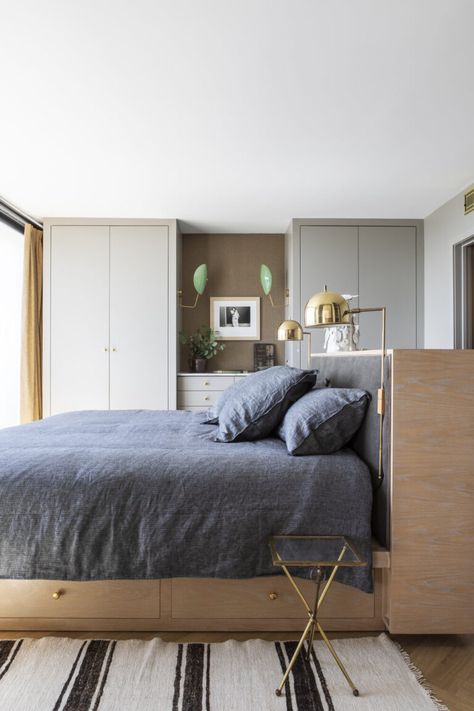 Should We Be Floating All Of Our Furniture??? A Potential Trend We Think Is On The Rise - Emily Henderson Bed Floating In Middle Of Room, Nate Berkus Bedroom, Bed Floating, Huge Bed, Open Concept Home, Floating Bed, Nate Berkus, Emily Henderson, Design Rules