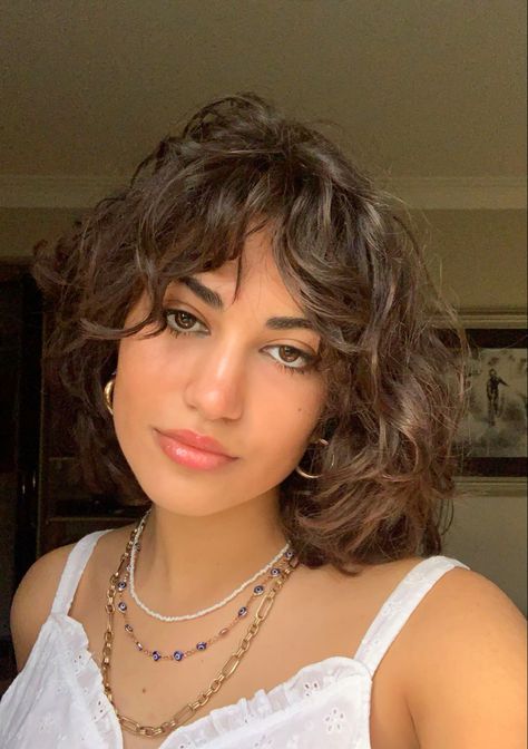 Short Curly Wavy Hair With Bangs, Shirt Wavy Hair With Bangs, Curly Side Bangs Fringes, Short Curly 70s Hair, Medium Length Hair With Layers Styles Updo, Fringe Haircut Curly Hair, Short Brown Curly Hair With Bangs, Curly Hairstyles Fringe, Curly Short Hair With Fringe