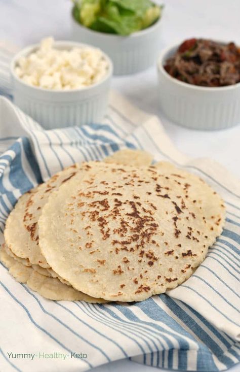 Just in time for Taco Tuesday, I present to you Keto Almond Flour Tortillas! They are soft, pliable and the best thing since sliced bread. #keto #tortillas #glutenfree #dairyfree Flatbread No Yeast, Soft Flatbread Recipe, Recipe Tin Eats, Soft Flatbread, Italian Flatbread, Flat Bread Recipe, Tin Eats, Homemade Pita, Homemade Pita Bread