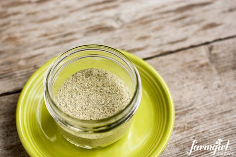 Homemade {Green} Taco Seasoning - www.afarmgirlsdabbles.com Southwest Seasoning Blend, Diy Sazon Seasoning, Homemade Sazon Seasoning, Taco Seasoning Without Cumin, Taco Spice Mix, Gfcf Recipes, Veggie Pot Pie, Make Taco Seasoning, Taco Spice