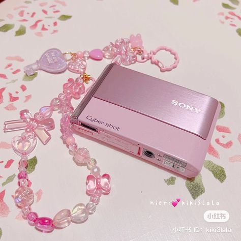 Camera Decorations, Pink Electronics, Future Electronics, Film Camera Photography, Pink Camera, Prom Eye Makeup, Sony Vaio, Cute Camera, Retro Gadgets