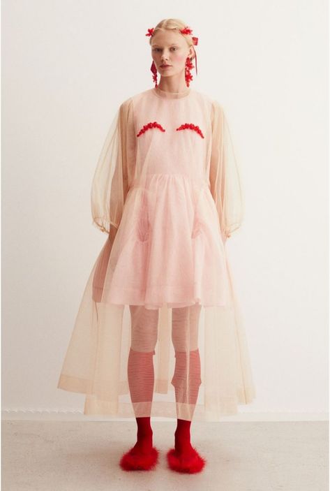 Dress H&m, Casual Tanks, Pink Tulle, T Shirt And Jeans, Dress Cuts, Sheer Dress, Tulle Dress, Fashion Company, World Of Fashion