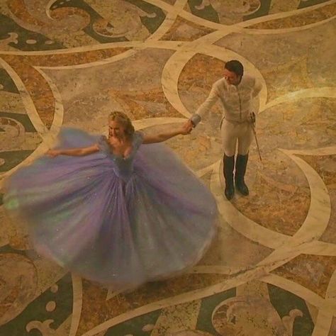 Disney Aesthetic Cinderella, Aesthetic Cinderella, Cinderella Aesthetic, Arte Viking, Royalty Core, Cinderella Movie, Royal Core, Fairytale Aesthetic, Queen Aesthetic