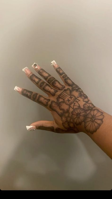 Pen Arm Tattoo, Hannah Ideas Hand, Pretty Tattoos For Women Arm, Pen Tattoos On Hand, Big Henna Designs, Skeleton Tattoo Hand, Henna Crown, Henna Sleeve, Hannah Ideas