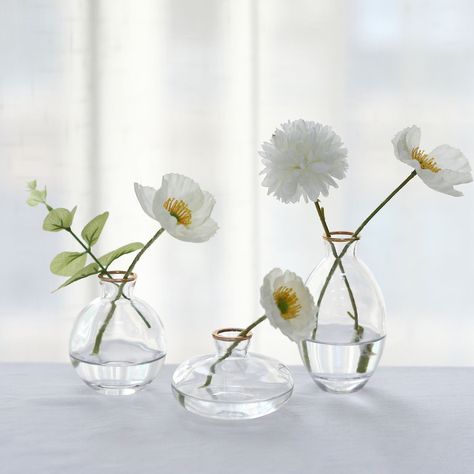 Vase Table Centerpieces, Windowsill Desk, Decorative Centerpieces, Modern Table Centerpieces, Small Vases With Flowers, Modern Flower Vase, Modern Floral Arrangements, Modern Centerpieces, Small Glass Vases