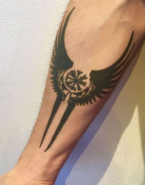 50 Wikinger Tattoo Ideen: Nordische Symbole und ihre Bedeutung Valkyrie Tattoo, Viking Tattoo Symbol, Tattoo Band, Norse Tattoo, Nordic Tattoo, Japanese Tattoos, Mythology Tattoos, Arm Band Tattoo, Viking Tattoo Design