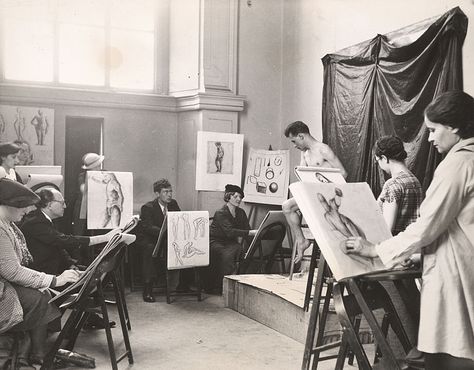 life drawing class Mid Century Photography, London Student, Male Art Model, Landmark Architecture, World Office, Old School Art, Drawing Figures, Memory Drawing, Life Drawing Classes