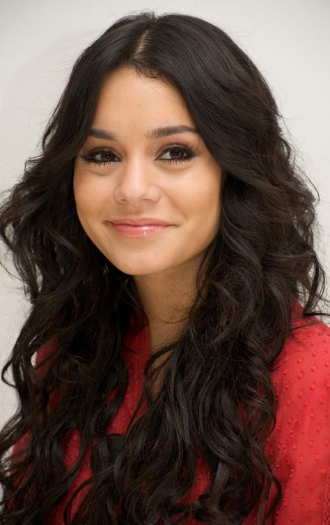 Vanessa Core, Gabriela Montez, Estilo Vanessa Hudgens, Zac Efron And Vanessa, Vanessa Hudgens Style, Long Dark Hair, Tim Drake, Cameron Diaz, Celebrity Wallpapers