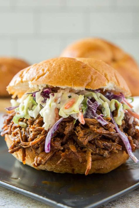 Easy Pulled Pork Recipe, Beer Pulled Pork, Easy Pulled Pork, Pulled Pork Sandwiches, Pork Sandwiches, Pulled Pork Recipe, Slow Cooker Pulled Pork, Crockpot Recipes Beef, Bbq Beef