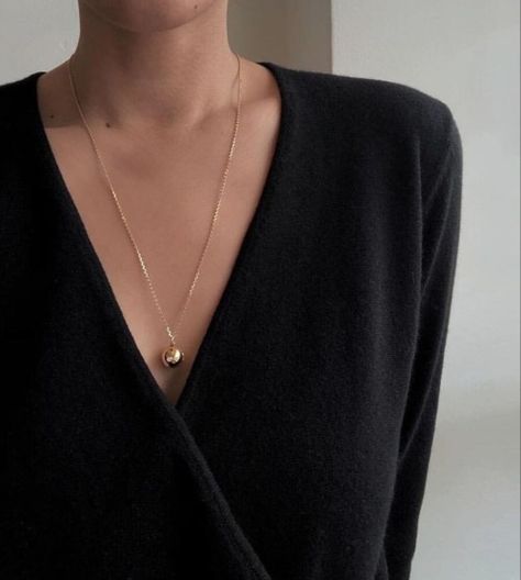 Cashmere Wrap Sweater, Minimalist Necklaces, Laptop Handbag, Cashmere Wrap, Gold Diamond Necklace, Womens Cashmere, Wrap Sweater, Minimalist Necklace, Minimalist Fashion