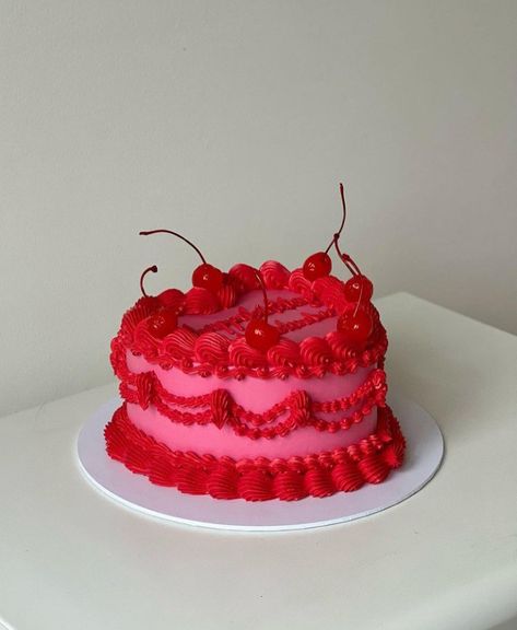 Colorful Vintage Cake, Pink And Red Birthday Cake, Pink And Red Cake, Red Vintage Cake, Red Birthday Cake, Retro Cake, Red Birthday Cakes, 25th Birthday Cakes, Vintage Birthday Cakes