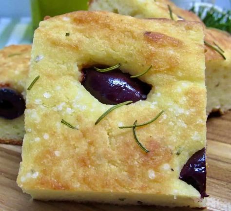 Keto Rosemary and Kalamata Olive Focaccia - Gluten Free - Keto Cooking Christian Olive Focaccia Bread, Keto Focaccia, Kalamata Olive Bread, Olive Focaccia, Gluten Free Focaccia, Keto Sides, Vegan Protein Bars, Olive Bread, Paleo Foods