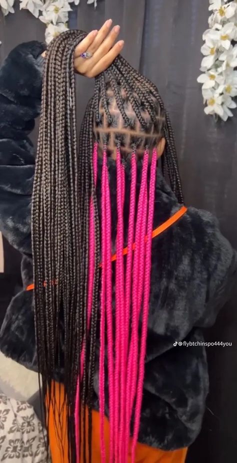 Knotless With Pink In The Back, Knotless Box Braids With Designs, Long Pink And Black Knotless Braids, Pink Black And Blonde Braids, Black And Pink Boho Braids, Hot Hair Styles Braids, Pink Boho Braids, Different Color Braids, Pink And Black Braids