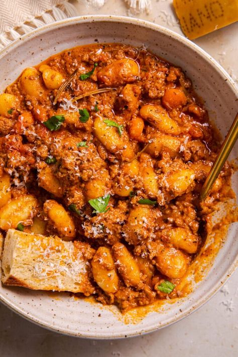 Gnocchi Bolognese, How To Cook Gnocchi, Homemade Gnocchi, Bolognese Recipe, Easy Pasta Dishes, Bolognese Sauce, Gnocchi Recipes, Roast Chicken Recipes, Comfort Dishes