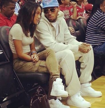 #Chrisbrown and #Karruechetran Couple Shoes Matching, Chris Brown And Karrueche, Nike Shoes Photo, Estilo Kardashian, Chris Brown Pictures, Chris Brown Videos, Breezy Chris Brown, Karrueche Tran, Couple Stuff