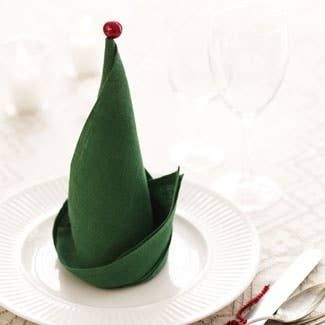 Christmas Napkin Folding Tutorials, Diy Napkin Folding, Christmas Tree Napkin Fold, Easy Holiday Decorations, Napkin Folding Tutorial, Napkin Folding Ideas, Christmas Napkin Folding, Easy Napkin Folding, Traditional Christmas Dinner