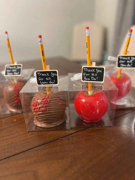 Teacher Appreciation Sweet Treat Ideas, Teacher Appreciation Treats Ideas, Teacher Appreciation Food Ideas, Diy Thanksgiving Crafts, Kindergarten Graduation Party, Teacher Cakes, Thanksgiving Party Favors, Party Favor Ideas, Thanksgiving Favors