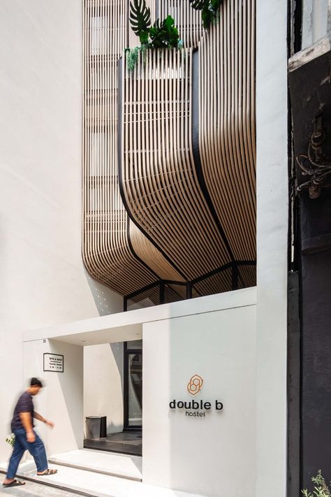 Double Skin Facade Architecture Design, Modern Facade Architecture, Double Skin Facade, Building Entrance Design, Office Facade, Hostel Design, Brain Storming, Shopping Mall Design, Hotel Facade