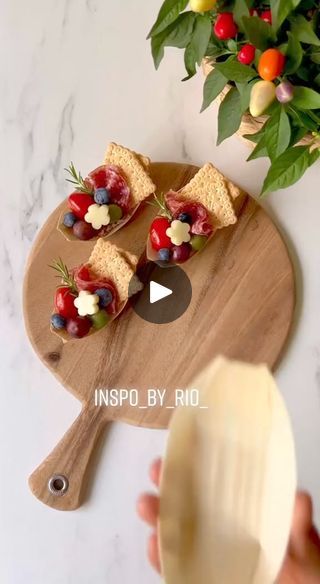 41K views · 451 reactions | Mini Charcuterie Boats Snacks ideas ✨Save this for later ⛵️  On the boats filled with   Biscuits Oro Saiwa Samlami | Next Showing | Moreart · Я буду ебать (feat. IHI) Bamboo Boats Food Parties, Charcuterie Boats Ideas, Charcuterie Boats, Boat Snacks, Bamboo Boat, Charcuterie Appetizers, Boat Food, Charcuterie Inspiration, Charcuterie And Cheese Board