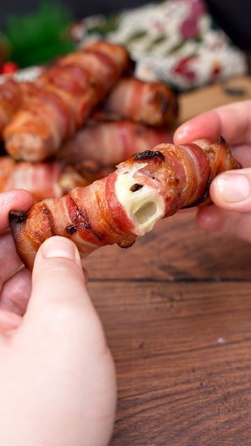 Planet Food on Instagram: "BRIE & CRANBERRY STUFFED PIGS IN BLANKETS🤩 What’s better than pigs in blankets? Obviously pigs in blankets that are stuffed with creamy brie and sweet cranberry! You NEED these on your Christmas dinner table😍 🐷Slice 8 sausages lengthways 🧀Push them down in the incision you’ve made with your fingers to make a pocket 🐷Spread 1 tsp of cranberry sauce along each of the pockets 🧀Slice up your Brie into strips and place a strip into the sausage 🐷Wrap each sausage with Stuffed Pigs In A Blanket, Side Foods, Creamy Brie, Egg Fast Diet, Sausage Appetizers, Brie Cranberry, Sausage Wrap, Pigs In Blankets, Christmas Yummies