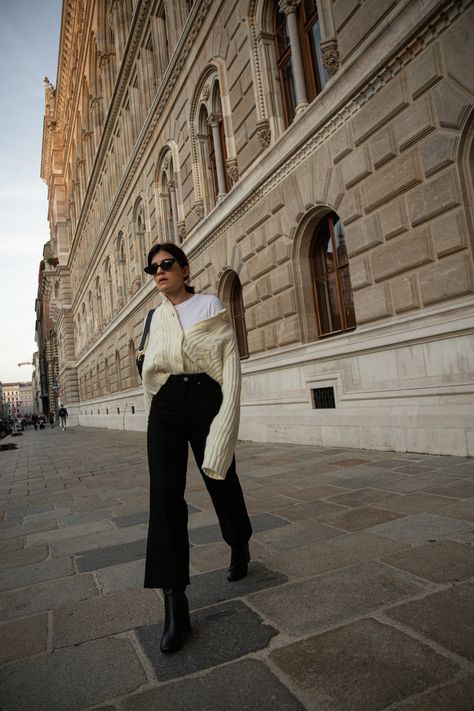 Vienna Fashion Winter, Vienna Outfit, Vienna Style, Europe Outfits, Tapered Trousers, Cable Knit Cardigan, Oversized Cardigan, Instagram Ideas, Girl Falling