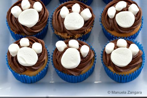 Paw Print Cupcakes, 4de Verjaardag, Dog Themed Birthday Party, Dog Themed Parties, Puppy Birthday Parties, Paw Patrol Cake, Paw Patrol Birthday Party, Patrol Party, Puppy Birthday