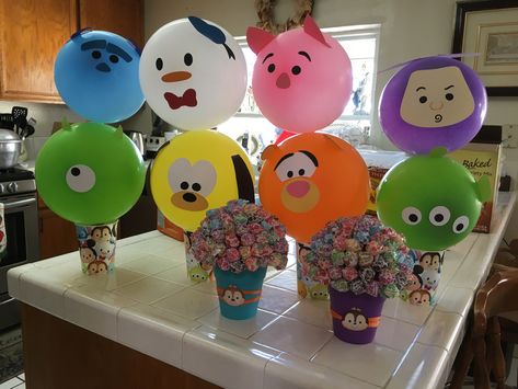 Tsum Tsum balloon decor - I sized line drawings for my Silhouette machine and cut out the details on colored cardstock! Tsum Tsum Party, Toddler Activity Board, Christmas Trees For Kids, Twins 1st Birthdays, Balloon Crafts, Diy Birthday Decorations, Colorful Birthday, Disney Birthday, Line Drawings