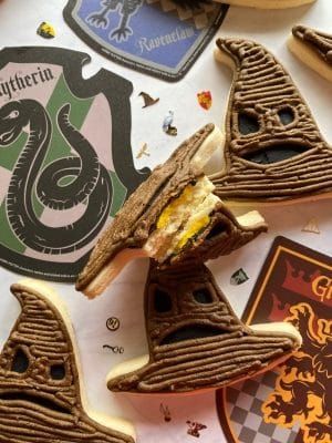 Harry Potter House Sorting Ideas, Diy Sorting Hat Harry Potter, Sorting Hat Cookies, Diy Sorting Hat, Harry Potter Cookies, Hogwarts Sorting Hat, Harry Potter Snacks, Harry Potter Train, Harry Potter Sorting