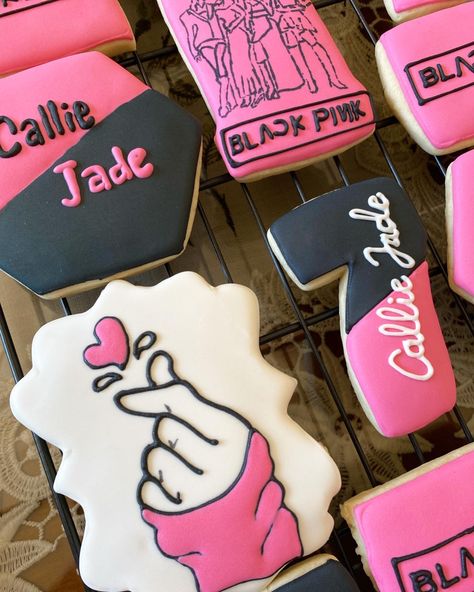 Everyone's favorite K-POP band, BLACKPINK! Such a fun idea to celebrate a birthday in style. Birthday themed cookies. K Drama Themed Party, K Pop Themed Party, K Pop Party Ideas, Blackpink Cookies, K Pop Birthday Party Ideas, Blackpink Birthday Party, Kpop Birthday, Themed Cookies, Style Birthday