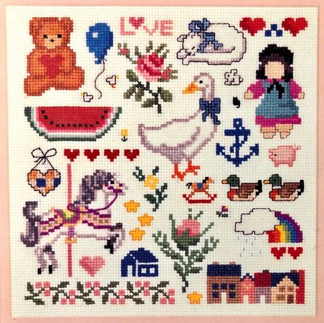 embroidery ideas Learning Cross Stitch, Beginner Cross Stitch, Cross Stitch Vintage, Grid Patterns, Vintage Cross Stitch Pattern, Tiny Cross Stitch, Vintage Cross Stitch, Color Key, Small Cross Stitch