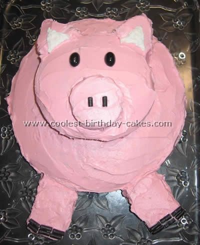 Use frosted Grahm crackers for the feet   m for eyes cupcake for nose cut cupcakes for ears (i'm not exactly sure what to use for the ears) 28th Birthday Cake, Pig Cakes, Piggy Cake, Silvester Diy, 4de Verjaardag, Pig Birthday Cakes, Diy Birthday Cake, Pig Birthday Party, Birthday Cake For Him