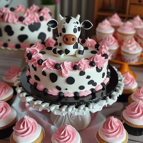 Cow Pink Cake, Cow Cake Ideas, Cow Themed Cake, Cowgirl Birthday Cakes, Cow Birthday Cake, Cow Print Birthday, Cow Cake, 40th Bday Ideas, Cow Prints