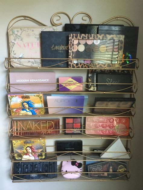 Eyeshadow Palette Organization, Makeup Palette Storage, Diy Makeup Palette, Eyeshadow Palette Storage, Makeup Pallettes, Makeup Palette Organization, Diy Eyeshadow, Storage And Organization Ideas, Hair Product Storage