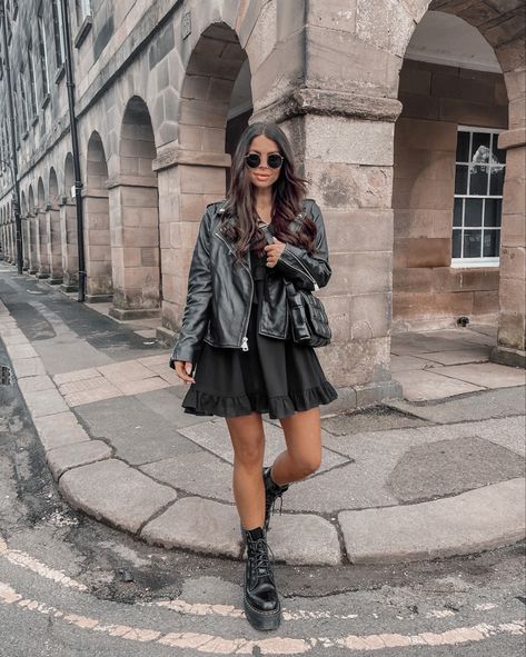 Outfit Nero, Dr Martens Style, Dr Martens Outfit, Martens Style, Leather Jacket Dress, Leather Jacket Outfits, Modieuze Outfits, All Black Outfit, Outfit Inspo Fall