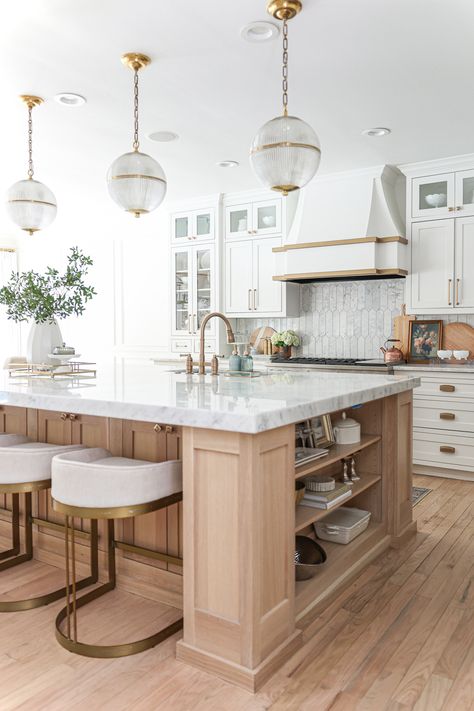 Maplewood Kitchen Remodel Reveal Photographer Bedroom, Kitchen Triangle, Light Wood Kitchens, White Oak Kitchen, White Kitchen Island, Farmhouse Decorating, Small Remodel, Inspiration Kitchen, Oak Kitchen