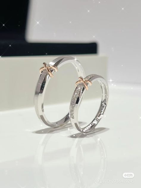 Aesthetic Wedding Ring Couple, Korean Wedding Ring Couple, Cincin Tunangan Aesthetic, خواتم خطوبة, Wedding Rings Sets His And Hers, Cute Promise Rings, Hand Jewelry Rings, Couple Ring Design, Engagement Rings Couple