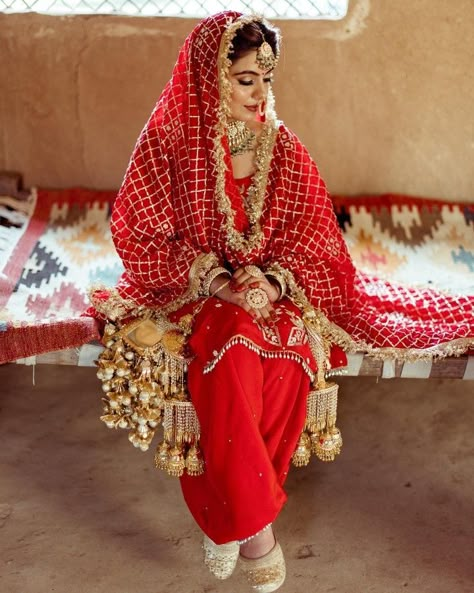 Traditional Punjabi Bride Suit, Punjabi Traditional Bride, Bridal Salwar Suits Wedding, Punjabi Wedding Suit Bridal Sikh Bride, Traditional Punjabi Bride, Punjabi Bridal Look, Bridal Salwar Suits, Traditional Punjabi Wedding, Punjabi Bridal Suit